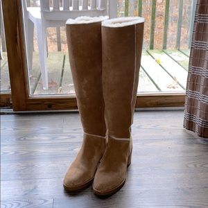 knee high, sherling lined, fashion uggs, size 7